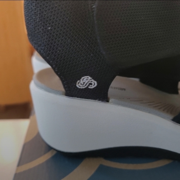 CLARK / 336Clarks WOMEN'S STEP CALI PALM WEDGE SANDAL - Picture 5 of 7